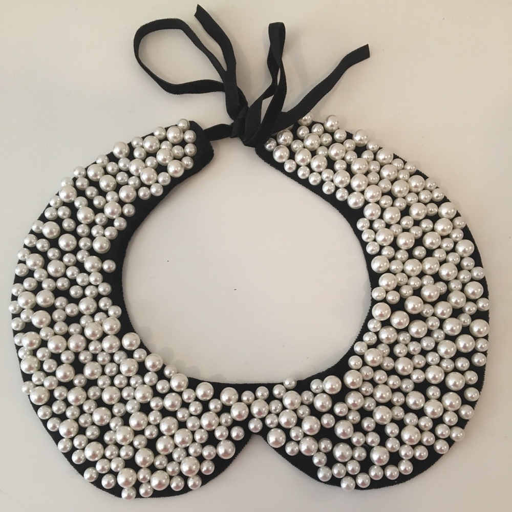 Collar necklace from Zara.